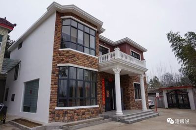 湖北农村大叔40万建文化石别墅,内部装修一片红